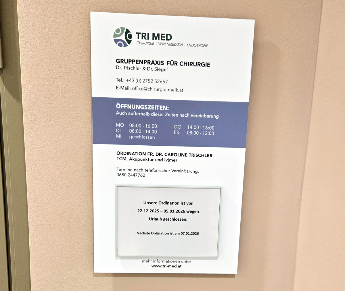 TriMed Firmenschild